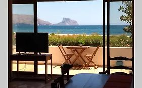 Beachfront Apt! Ac - Pool - Parking